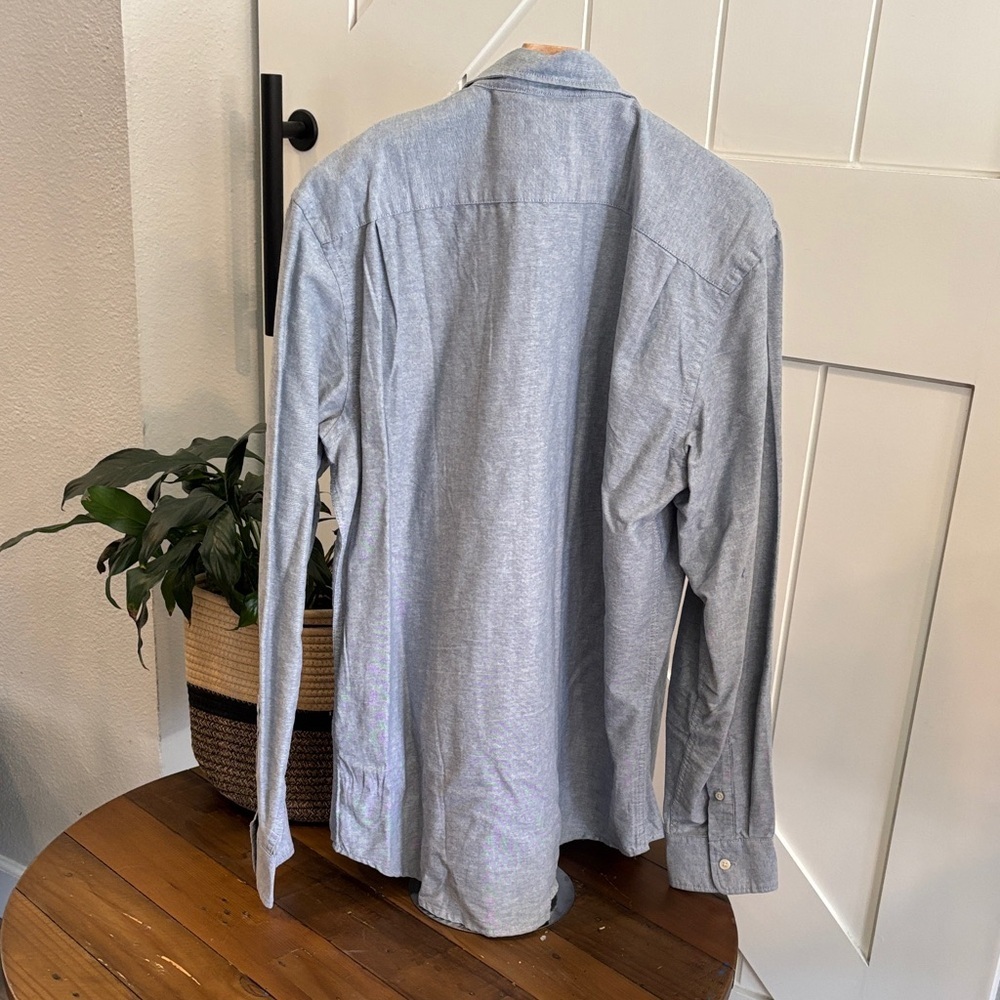 Old Navy Light Gray Casual Button-Down Shirt $5 sale - Picture 3 of 4